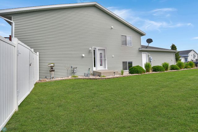 1168 43rd Avenue W, West Fargo, ND 58078