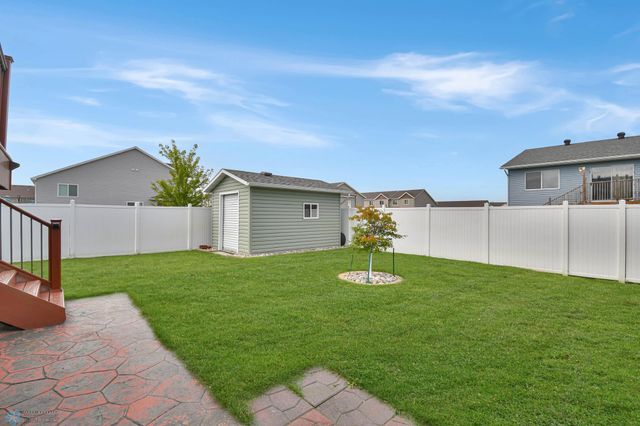 1168 43rd Avenue W, West Fargo, ND 58078