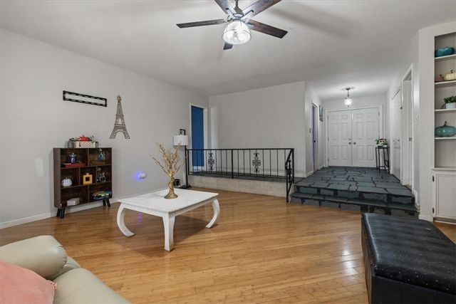 2002 17th Street, Rogers, AR 72758