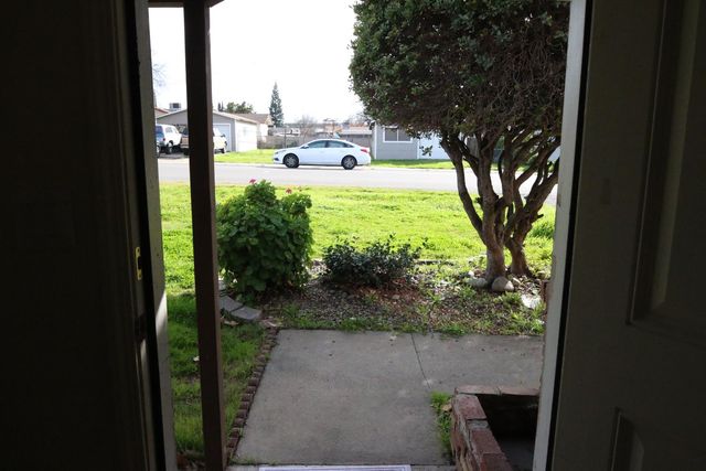 1789 Beverly Ave, Olivehurst, CA 95961