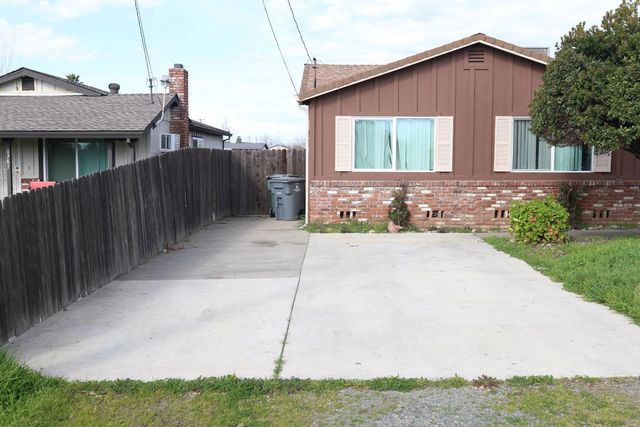 1789 Beverly Ave, Olivehurst, CA 95961