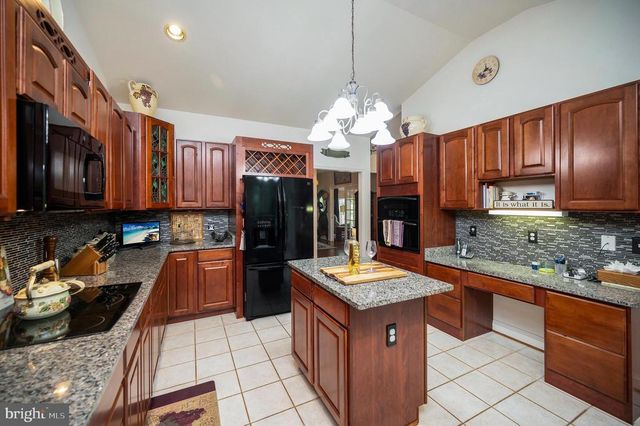 5501 HICKORY TREE LN, Mineral, VA 23117