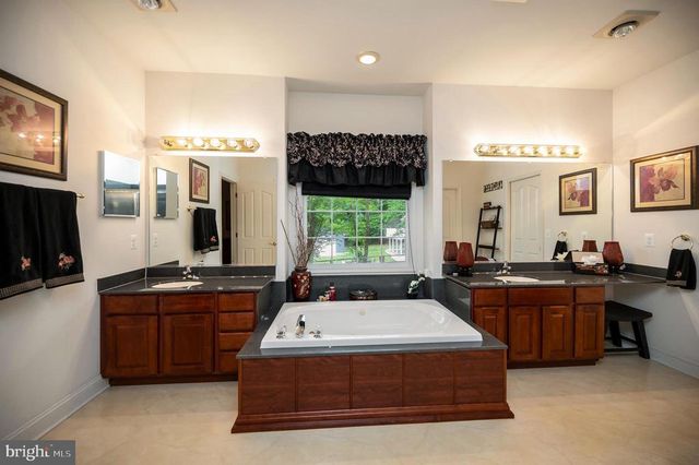 5501 HICKORY TREE LN, Mineral, VA 23117