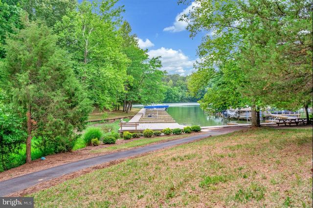 5501 HICKORY TREE LN, Mineral, VA 23117