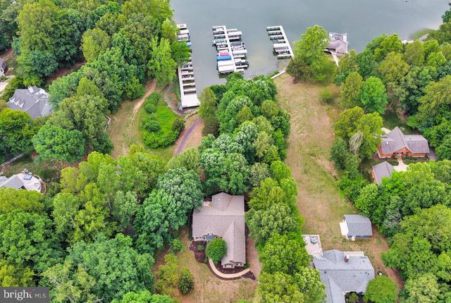 5501 HICKORY TREE LN, Mineral, VA 23117