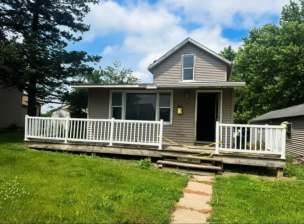 527 Spring Street, Grinnell, IA 50112