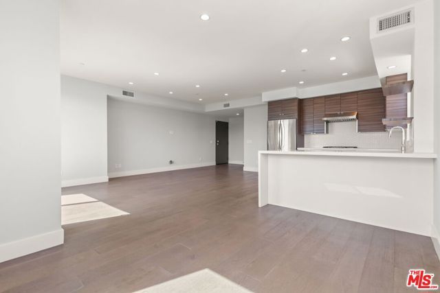 935 N Hudson Avenue 401, Los Angeles, CA 90038