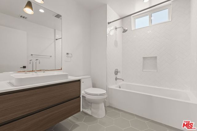 935 N Hudson Avenue 401, Los Angeles, CA 90038