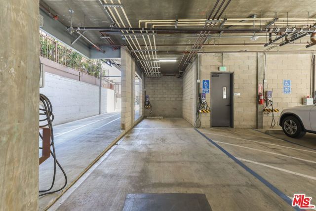 935 N Hudson Avenue 401, Los Angeles, CA 90038