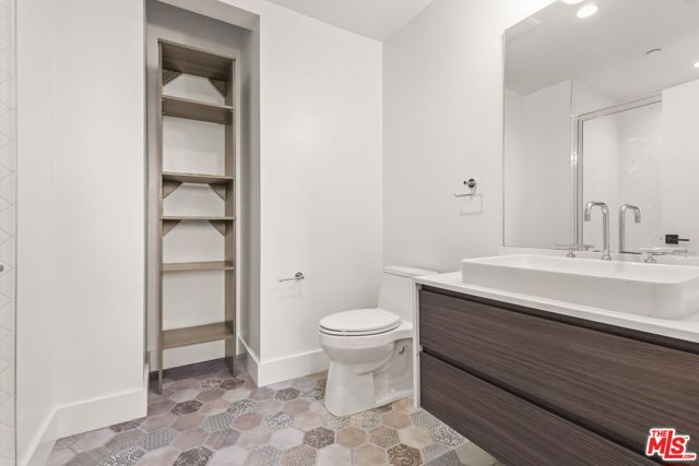 935 N Hudson Avenue 401, Los Angeles, CA 90038