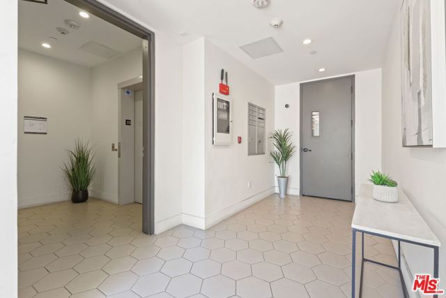 935 N Hudson Avenue 401, Los Angeles, CA 90038