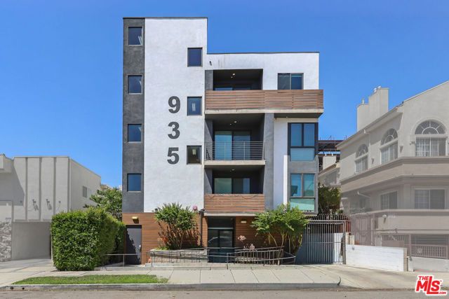 935 N Hudson Avenue 401, Los Angeles, CA 90038