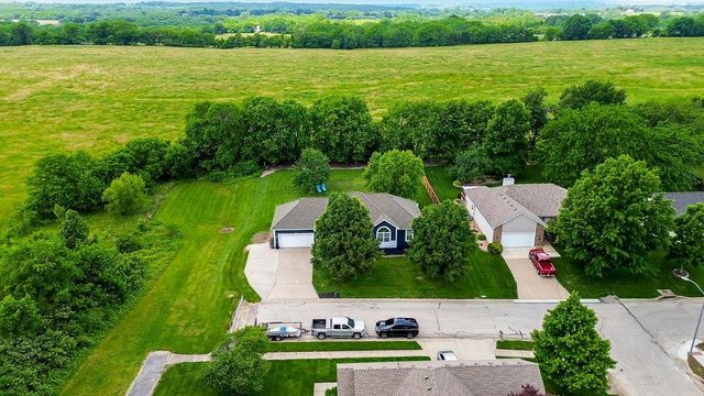 400 SW Horseplay Drive, Oak Grove, MO 64075
