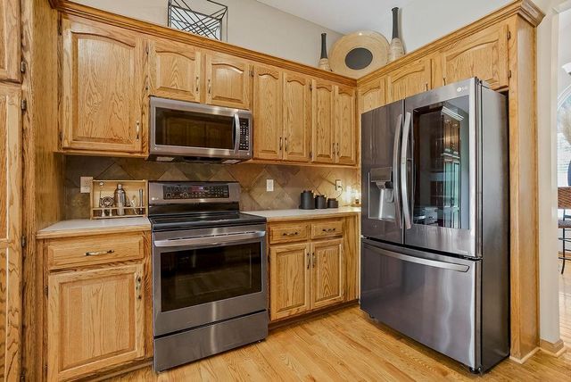 400 SW Horseplay Drive, Oak Grove, MO 64075