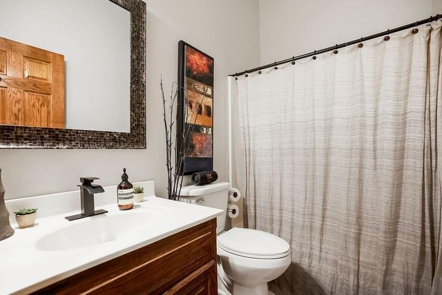 400 SW Horseplay Drive, Oak Grove, MO 64075