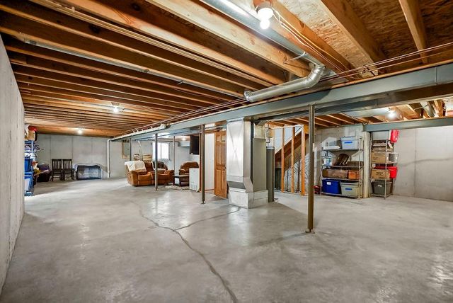 400 SW Horseplay Drive, Oak Grove, MO 64075