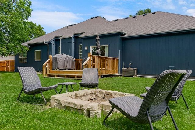 400 SW Horseplay Drive, Oak Grove, MO 64075