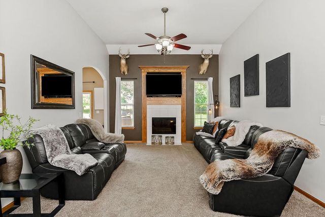 400 SW Horseplay Drive, Oak Grove, MO 64075
