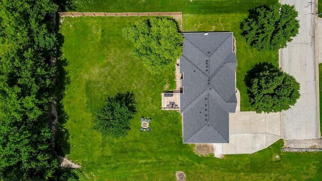 400 SW Horseplay Drive, Oak Grove, MO 64075