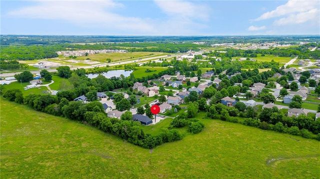 400 SW Horseplay Drive, Oak Grove, MO 64075