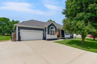 400 SW Horseplay Drive, Oak Grove, MO 64075