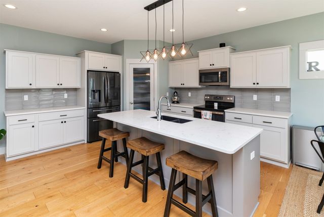 961 Pelican Drive, Polk City, IA 50226