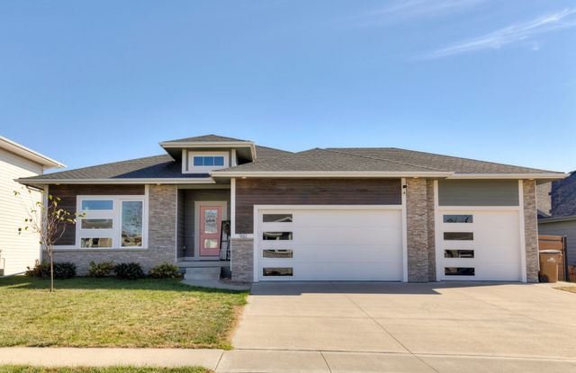 961 Pelican Drive, Polk City, IA 50226