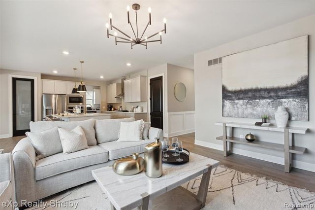 52000 Wellington Valley Drive, Macomb, MI 48042