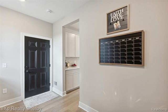 52000 Wellington Valley Drive, Macomb, MI 48042