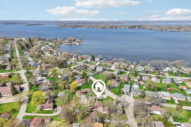 25241 W Entrance Drive, Lake Villa, IL 60046