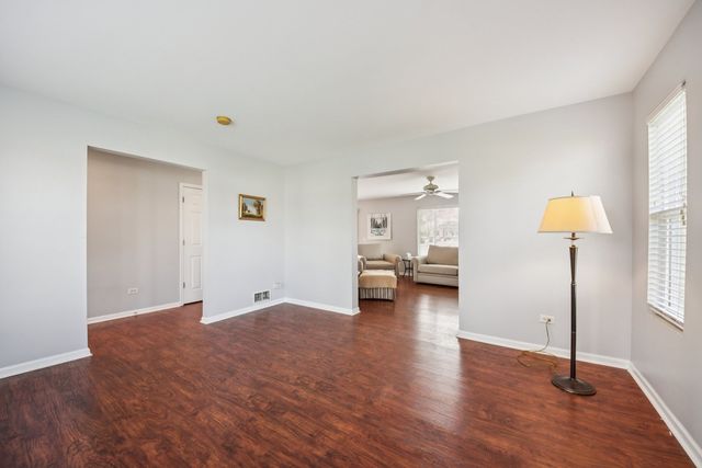 25241 W Entrance Drive, Lake Villa, IL 60046