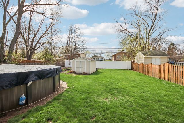 25241 W Entrance Drive, Lake Villa, IL 60046