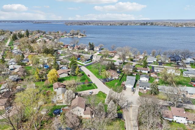 25241 W Entrance Drive, Lake Villa, IL 60046