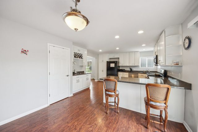 25241 W Entrance Drive, Lake Villa, IL 60046