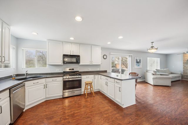 25241 W Entrance Drive, Lake Villa, IL 60046