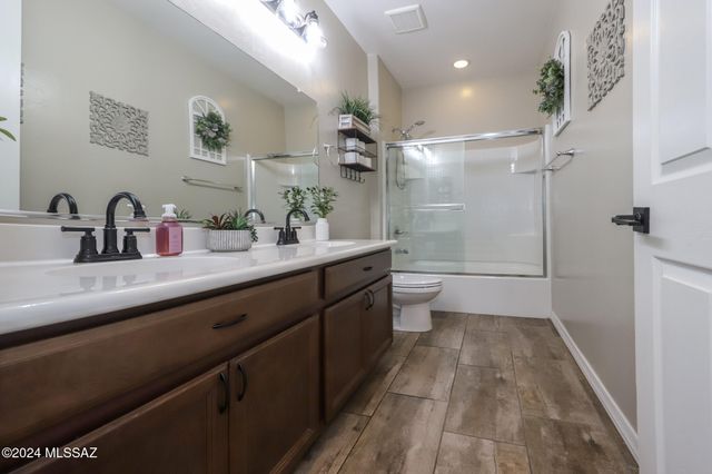 9745 S Desert Flint Drive, Tucson, AZ 85747