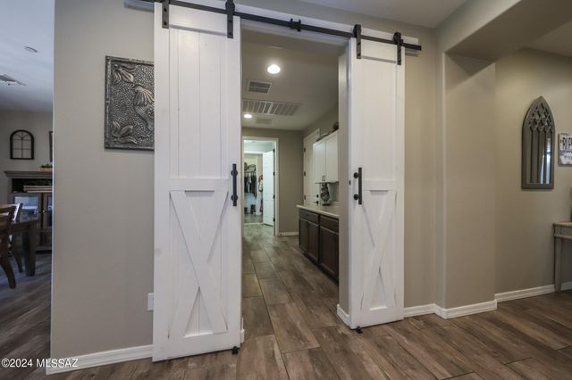 9745 S Desert Flint Drive, Tucson, AZ 85747