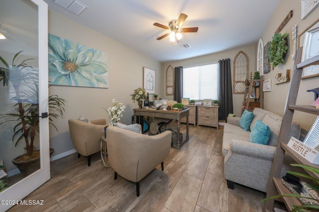 9745 S Desert Flint Drive, Tucson, AZ 85747