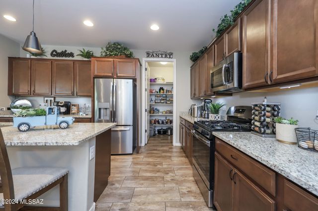 9745 S Desert Flint Drive, Tucson, AZ 85747