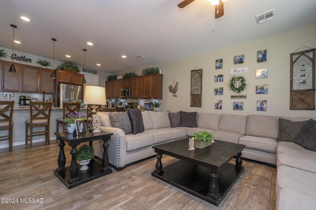 9745 S Desert Flint Drive, Tucson, AZ 85747