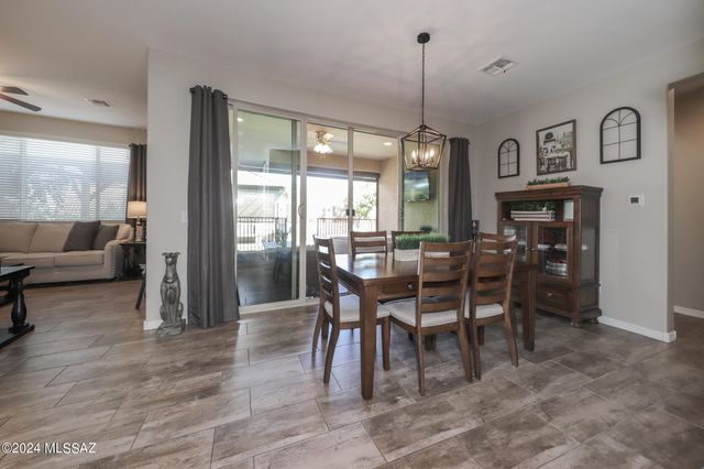 9745 S Desert Flint Drive, Tucson, AZ 85747