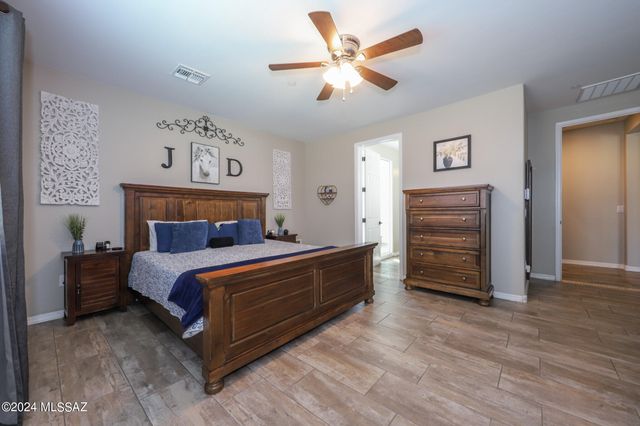 9745 S Desert Flint Drive, Tucson, AZ 85747