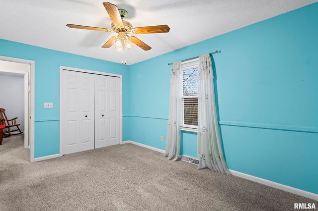 217 Walnut Valley Drive, Springfield, IL 62707