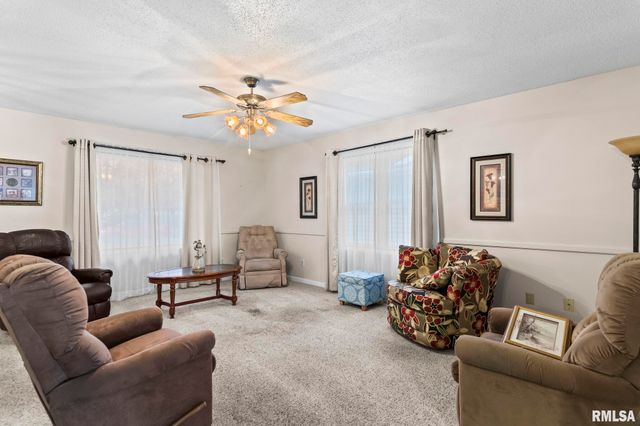 217 Walnut Valley Drive, Springfield, IL 62707