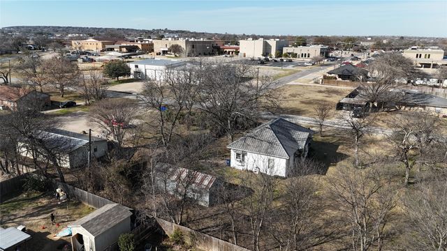 213 W Eldred Street 1, Burleson, TX 76028