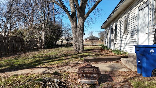 213 W Eldred Street 1, Burleson, TX 76028