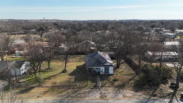 213 W Eldred Street 1, Burleson, TX 76028
