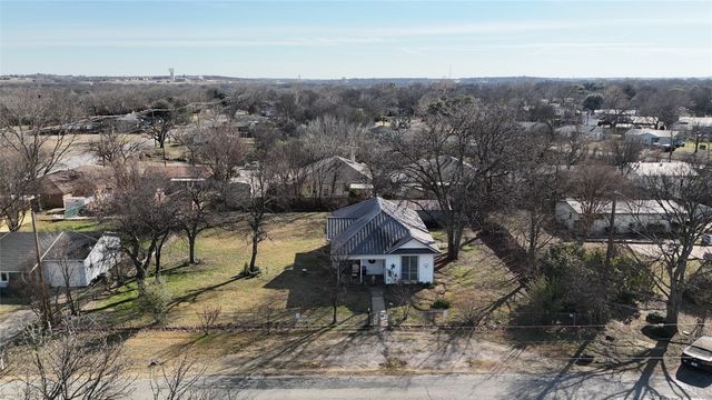 213 W Eldred Street 1, Burleson, TX 76028