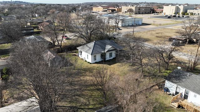 213 W Eldred Street 1, Burleson, TX 76028