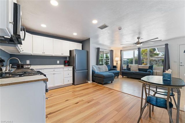 1006 April LN, North Fort Myers, FL 33903